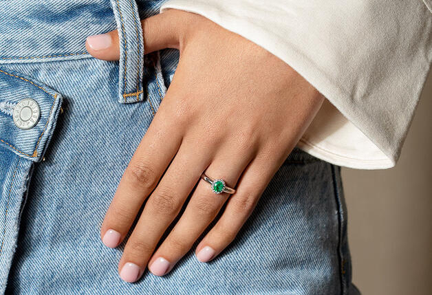 Bagues en émeraude - bagues de fiançailles avec émeraude et diamants