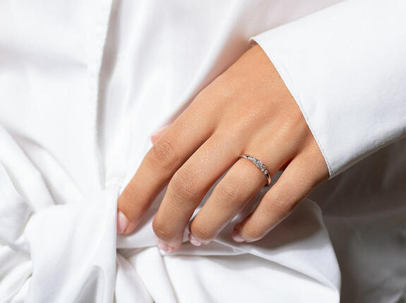 Bagues de fiançailles jusqu'à 2 000 € avec un diamant ou pierre précieuse de couleur