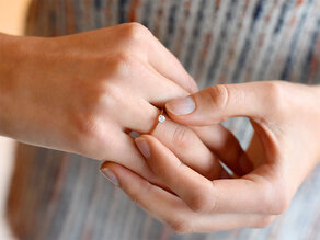Bague de fiançailles Classic 4 en 14K or rose avec diamant de laboratoire 0,25ct E/VS