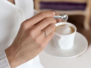 Bague de fiançailles Twist Petite dans 14K or jaune avec diamant 0,09ct G/SI