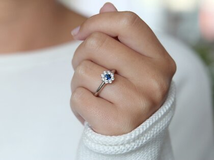 Bague de fiançailles Lovely dans 14K or blanc avec saphir 0,33ct et diamants 0,40ct