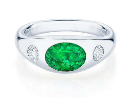 Bague de fiançailles Three-Stone Signet en 9K or blanc avec émeraude 1,35ct et diamants naturels 0,30ct