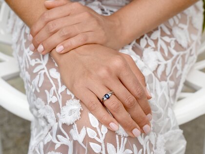 Bague de fiançailles Vivid en 14K or blanc avec saphir 1,00ct et diamants 0,12ct