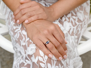 Bague de fiançailles Vivid en 14K or blanc avec saphir 1,00ct et diamants 0,12ct