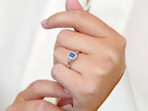 Bague de fiançailles Windsor dans 14K or blanc avec saphir 0,60ct et diamants 0,12ct