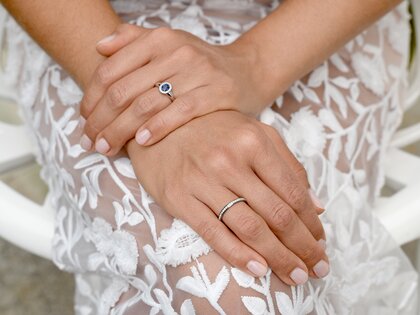 Bague de fiançailles Windsor dans 14K or blanc avec saphir 0,60ct et diamants 0,12ct