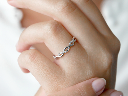 Bague de fiançailles Sparkling Curve en 14K or blanc avec diamants 0,14ct G/SI