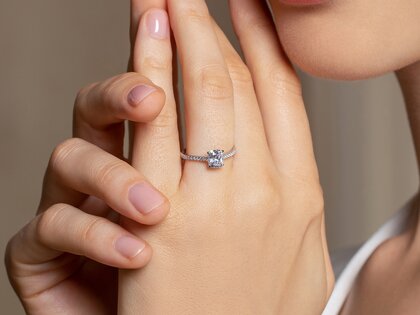 Bague de fiançailles Cushion Pavé en 14K or jaune avec diamants 0,44ct G/SI