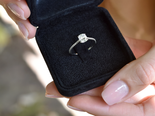 Bague de fiançailles Cushion Pavé