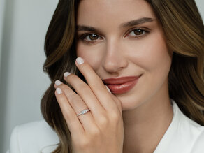 Bague de fiançailles Emerald-Cut dans 14K or blanc avec diamants 0,46ct G/VS