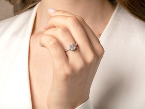 Bague de fiançailles Emerald Halo Pavé en 14K or blanc avec diamants 1,08ct G/VS
