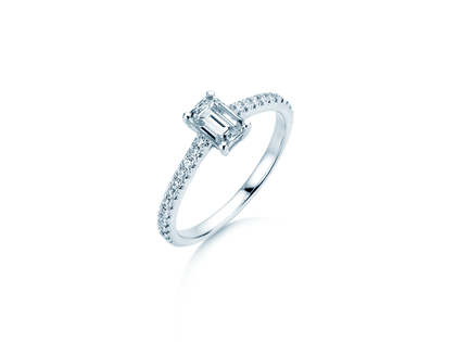 Bague de fiançailles Emerald Pavé en platine