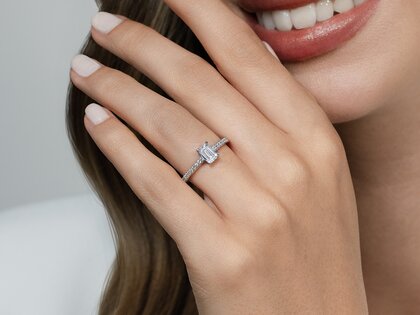 Bague de fiançailles Emerald Pavé en 14K or jaune avec diamants 0,94ct G/VS