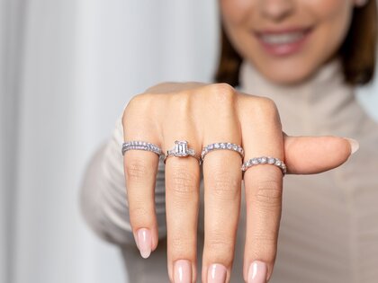 Bague de fiançailles Emerald Tapered Baguette en 14K or blanc avec diamants 0,41ct G/VS