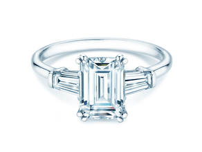 Bague de fiançailles Emerald Tapered Baguette