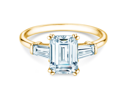 Bague de fiançailles Emerald Tapered Baguette en or jaune