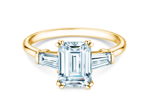 Bague de fiançailles Emerald Tapered Baguette en or jaune