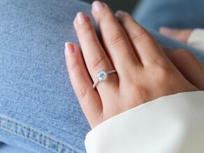 Bague de fiançailles Halo Cushion Pavé en 18K or blanc avec diamants 1,30ct G/SI
