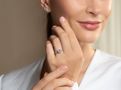 Bague de fiançailles Halo Cushion Pavé en 9K or blanc avec diamants 0,70ct G/SI