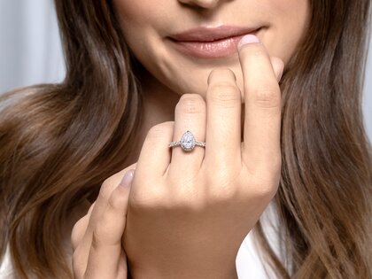 Bague de fiançailles Pear Halo Pavé en 9K or blanc avec diamants 0,58ct G/SI