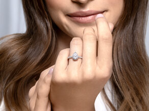 Bague de fiançailles Pear Halo Pavé en 9K or blanc avec diamants 0,58ct G/SI
