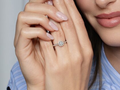 Bague de fiançailles Halo Petite dans 18K or blanc avec diamants 0,50ct G/SI