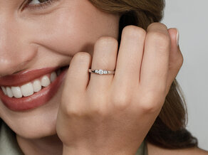 Bague de fiançailles 3 Stones en 9K or blanc avec diamants 0,11ct G/SI