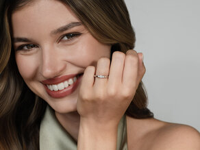 Bague de fiançailles 3 Stones en 9K or blanc avec diamants 0,11ct G/SI