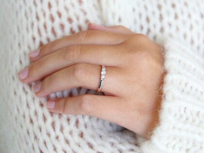 Bague de fiançailles 3 Stones dans or blanc