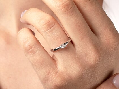 Bague de fiançailles Vivid Petite Cushion Cut en platine