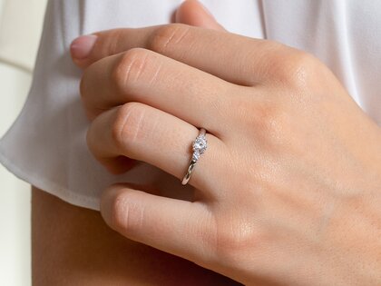 Bague de fiançailles  en 9K or blanc avec diamants 0,40ct G/SI