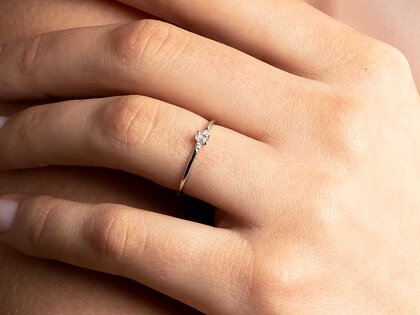 Bague de fiançailles Vivid Petite Emerald Cut en 14K or blanc avec diamants 0,10ct G/VS