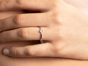 Bague de fiançailles Vivid Petite Emerald Cut en or rose