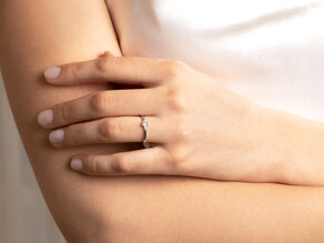 Bague de fiançailles Vivid Petite Emerald Cut en or rose