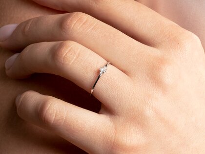 Bague de fiançailles Vivid Petite Oval Cut en 14K or jaune avec diamants 0,10ct G/SI
