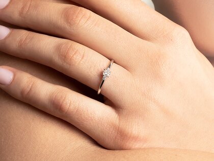 Bague de fiançailles Vivid Petite Radiant Cut en 14K or jaune avec diamants 0,20ct G/SI