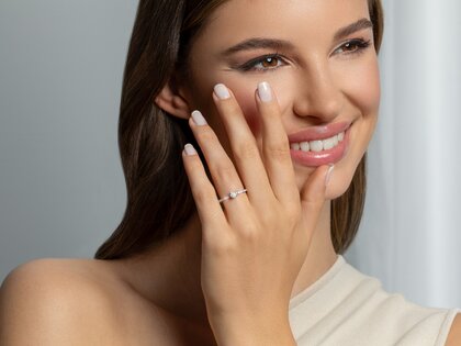 Bague de fiançailles Classic 4 Pavé en 9K or jaune avec diamants de laboratoire 0,56ct E/VS