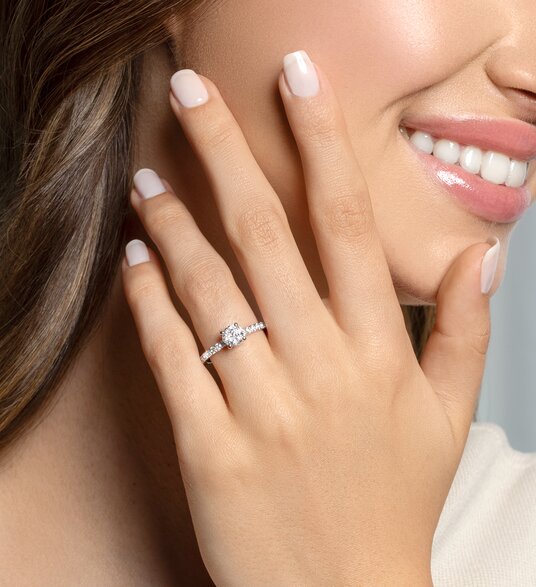 Bague de fiançailles Classic 4 Pavé en 18K or blanc avec diamants de laboratoire 1,19ct