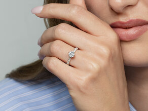 Bague de fiançailles Classic 6 Hidden Halo en or jaune