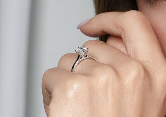 Bague de fiançailles Classic 6 Hidden Halo