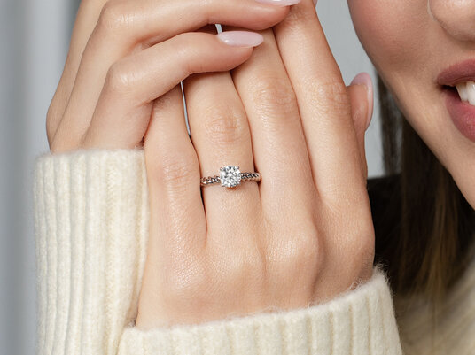 Bague de fiançailles Classic Loop en 9K or blanc avec diamant 1,00ct