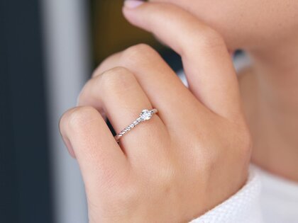 Bague de fiançailles Classic Loop en 9K or blanc avec diamant 0,25ct H/SI