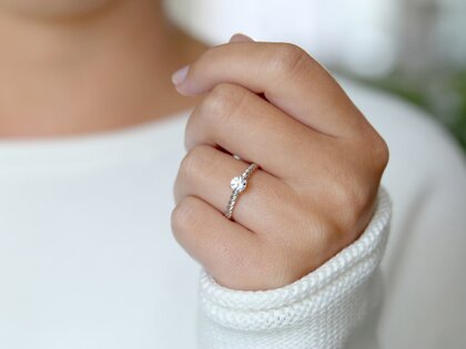 Bague de fiançailles Classic Loop en 9K or blanc avec diamant 0,30ct H/SI