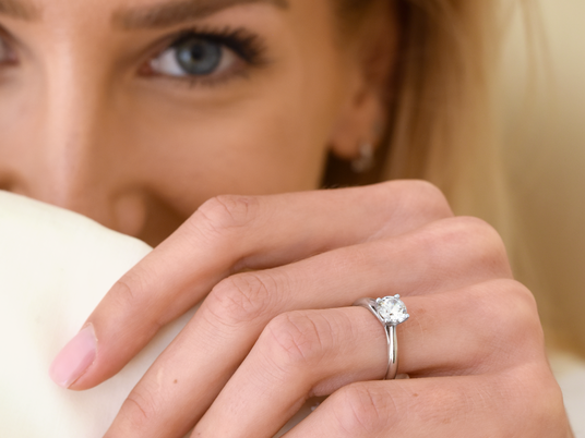 Bague de fiançailles Delight en 9K or blanc avec diamant 1,00ct