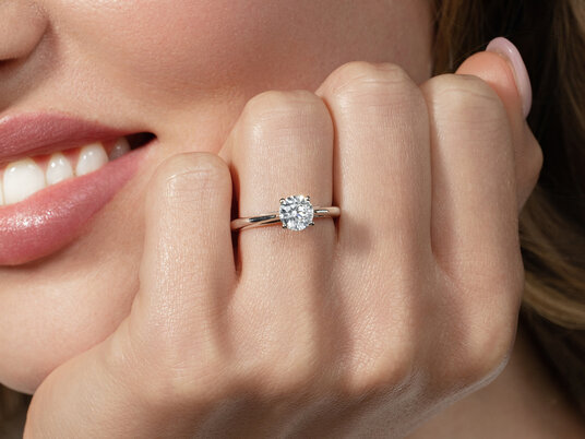 Bague de fiançailles Heaven 4 en 9K or blanc avec diamant 1,00ct