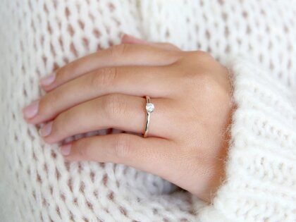 Bague de fiançailles Heaven 4 en 9K or blanc avec diamant 0,20ct D/IF