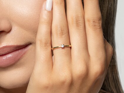 Bague de fiançailles Modern Petite dans 14K or jaune avec diamant 0,05ct G/SI