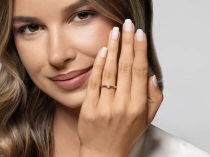 Bague de fiançailles Modern Petite dans 14K or jaune avec diamant 0,08ct G/SI
