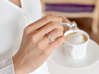 Bague de fiançailles Modern en 14K or blanc avec diamant de laboratoire 0,50ct E/VS