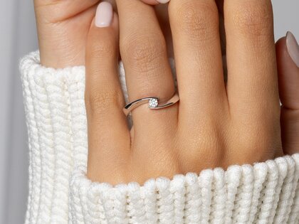 Bague de fiançailles Twist Petite dans 14K or blanc avec diamant 0,09ct G/SI